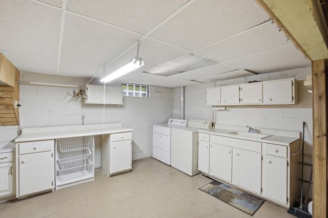 909 Moulton Avenue, Muskegon, MI 49445