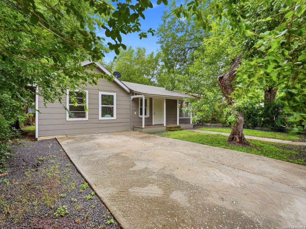 720 CHICKERING AVE, San Antonio, TX 78210