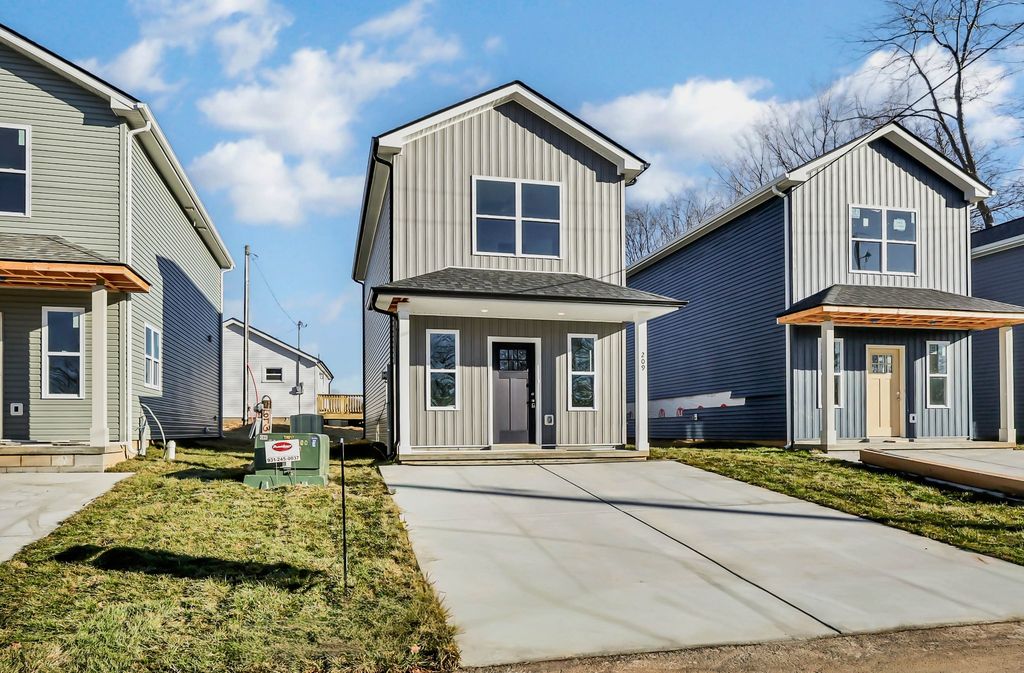 209 Robert St, Clarksville, TN 37040