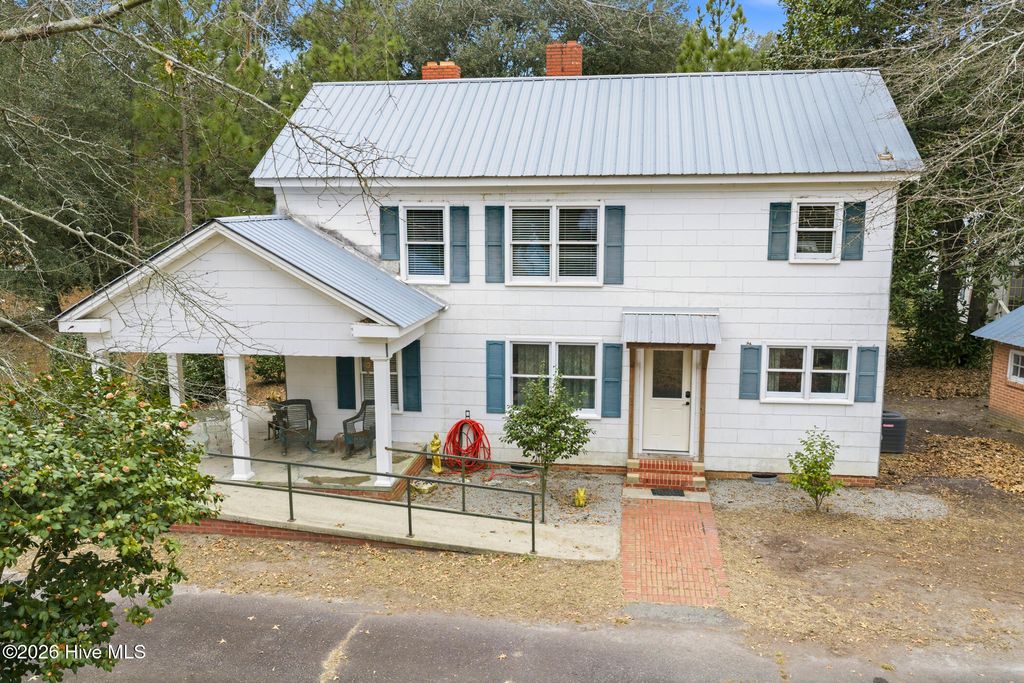 138 W Moore Street, Candor, NC 27229