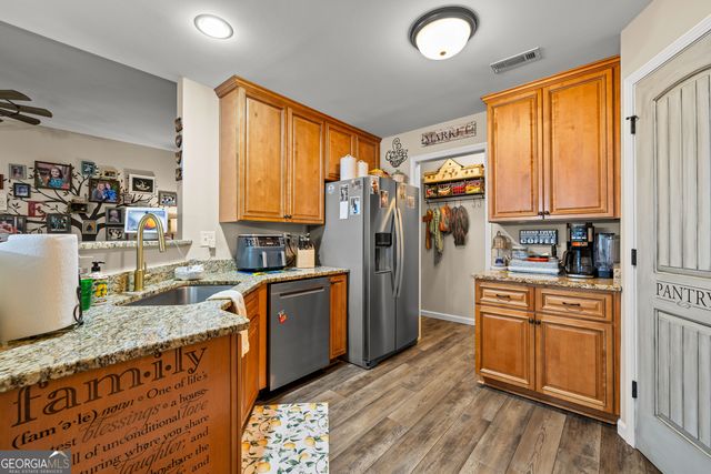 32 Brooks Lake Drive, Newnan, GA 30263