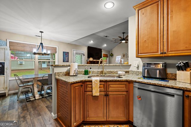 32 Brooks Lake Drive, Newnan, GA 30263