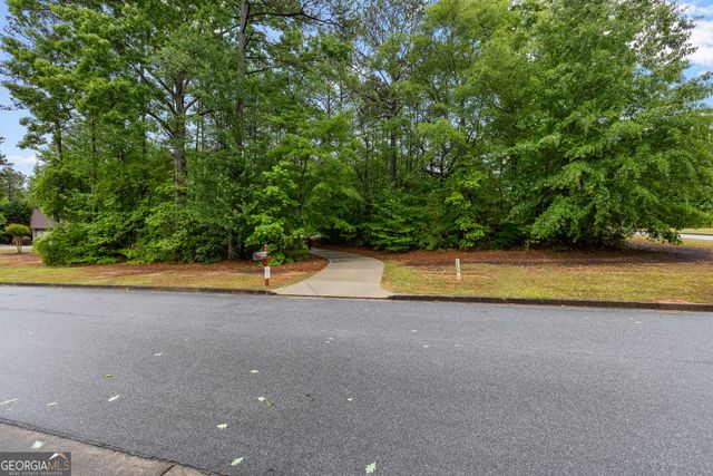 32 Brooks Lake Drive, Newnan, GA 30263