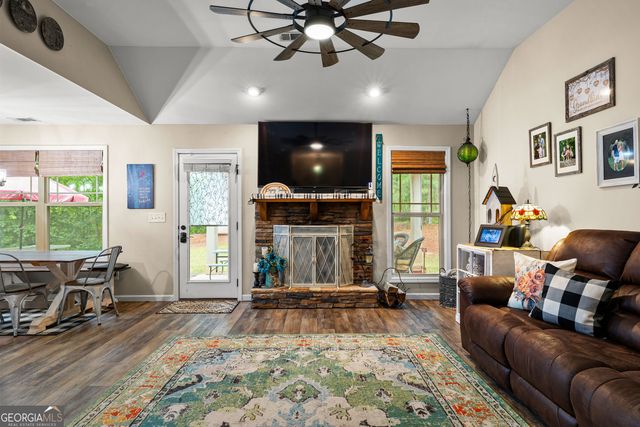 32 Brooks Lake Drive, Newnan, GA 30263