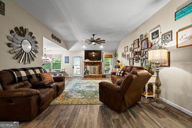 32 Brooks Lake Drive, Newnan, GA 30263