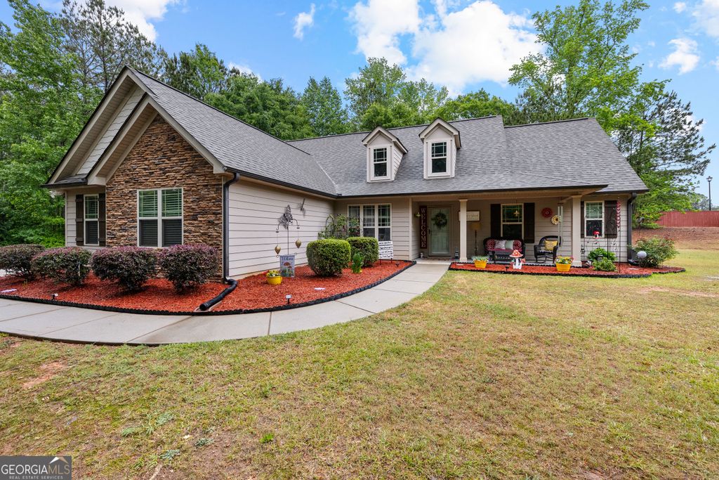 32 Brooks Lake Drive, Newnan, GA 30263