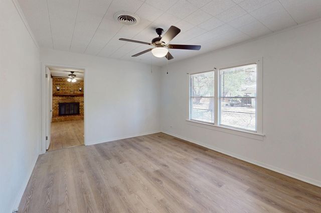 606 Wheelock Street, Hearne, TX 77859