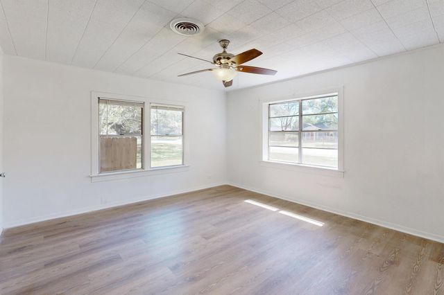 606 Wheelock Street, Hearne, TX 77859