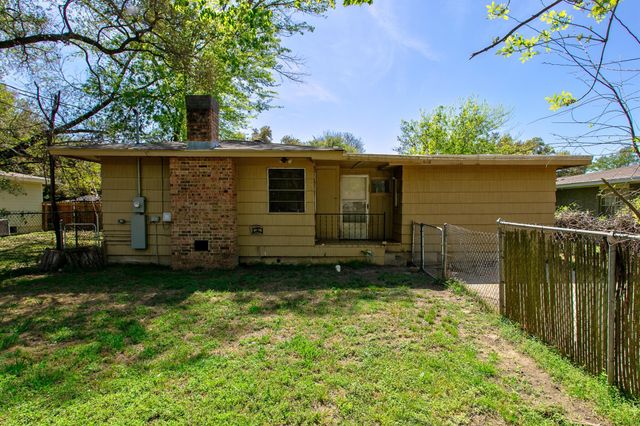 606 Wheelock Street, Hearne, TX 77859