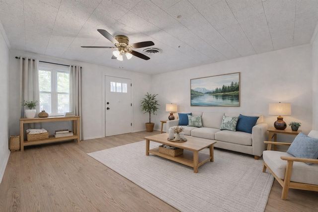 606 Wheelock Street, Hearne, TX 77859