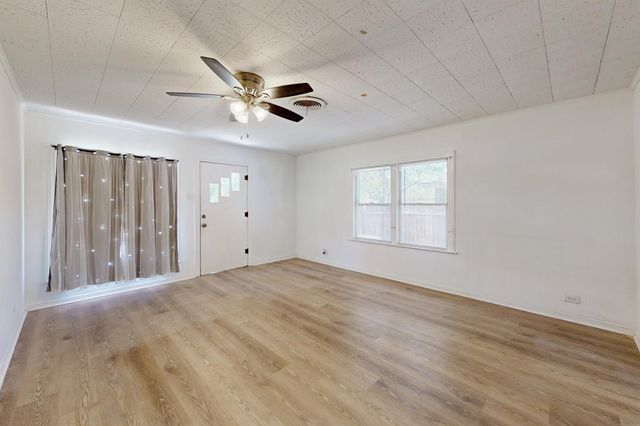 606 Wheelock Street, Hearne, TX 77859