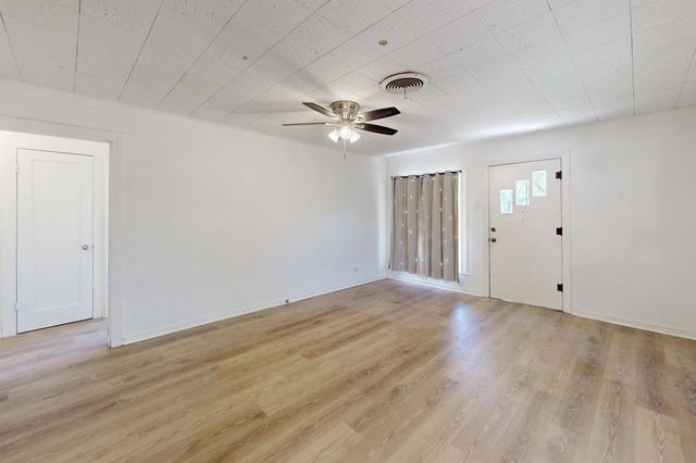 606 Wheelock Street, Hearne, TX 77859