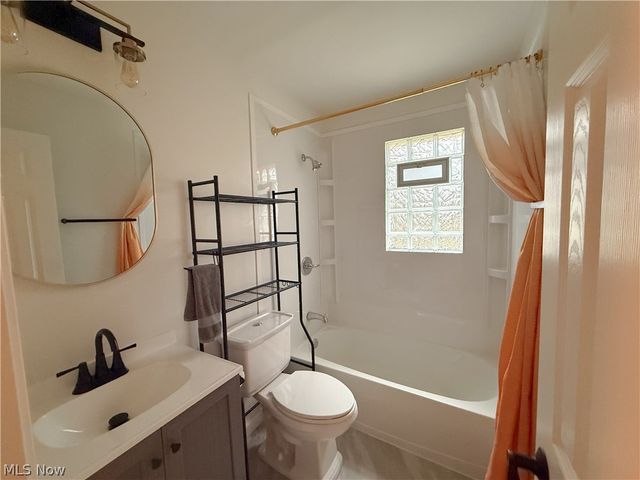 8552 Usher Road, Olmsted Twp, OH 44138