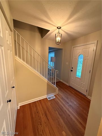 8552 Usher Road, Olmsted Twp, OH 44138