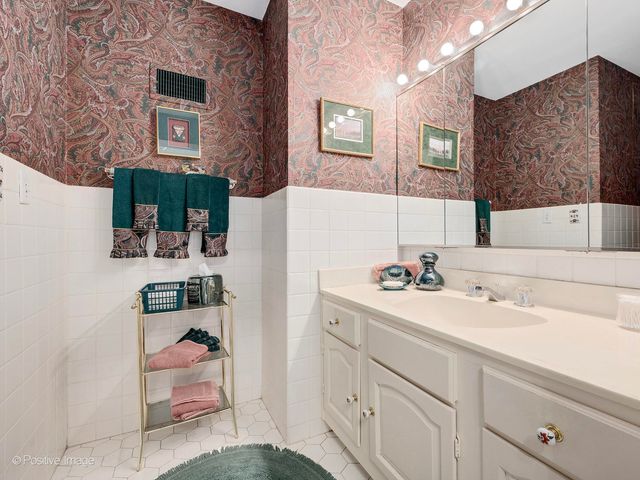 116 Rivershire Lane, Lincolnshire, IL 60069