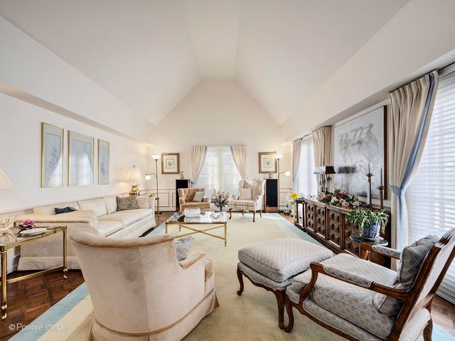 116 Rivershire Lane, Lincolnshire, IL 60069