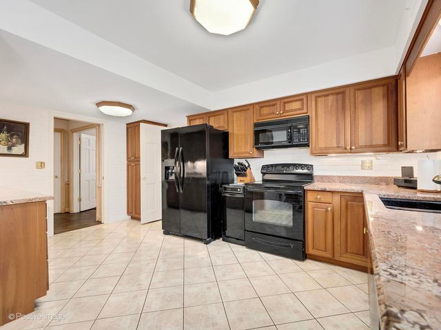 116 Rivershire Lane, Lincolnshire, IL 60069