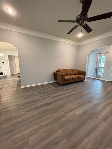 313 Grant Drive, Bryant, AR 72022