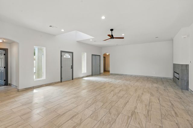 1688 SICHLER Road, Los Lunas, NM 87031