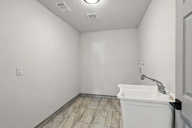 1688 SICHLER Road, Los Lunas, NM 87031