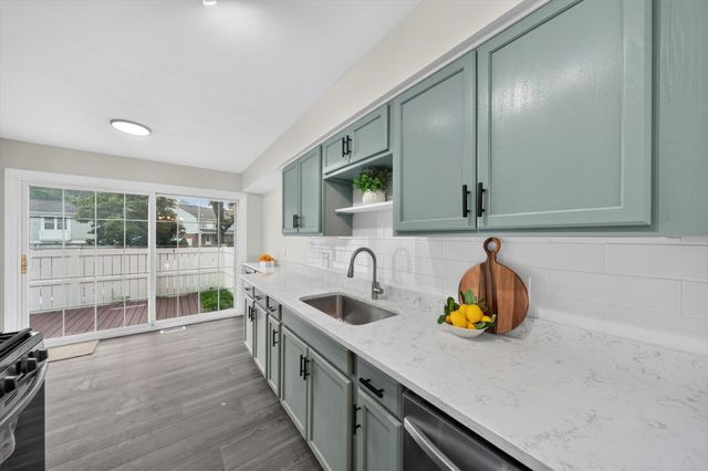 21344 E Glen Haven Circle, Northville, MI 48167