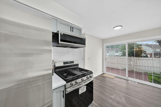 21344 E Glen Haven Circle, Northville, MI 48167