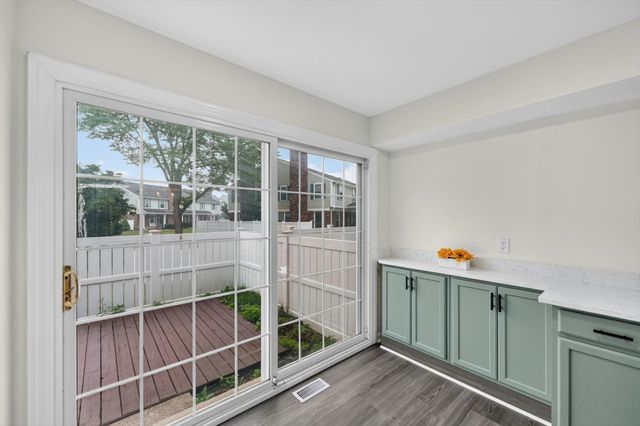21344 E Glen Haven Circle, Northville, MI 48167