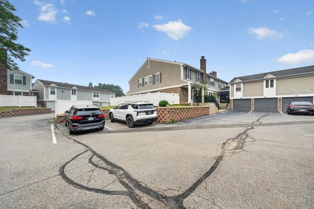 21344 E Glen Haven Circle, Northville, MI 48167