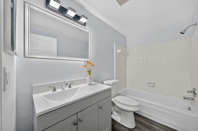 21344 E Glen Haven Circle, Northville, MI 48167