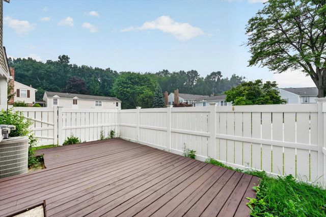 21344 E Glen Haven Circle, Northville, MI 48167