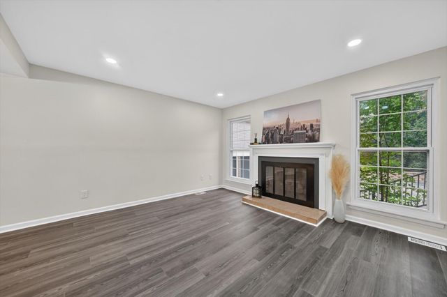 21344 E Glen Haven Circle, Northville, MI 48167