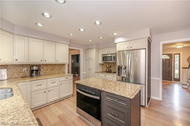 6793 Tanglewood Drive, Youngstown, OH 44512