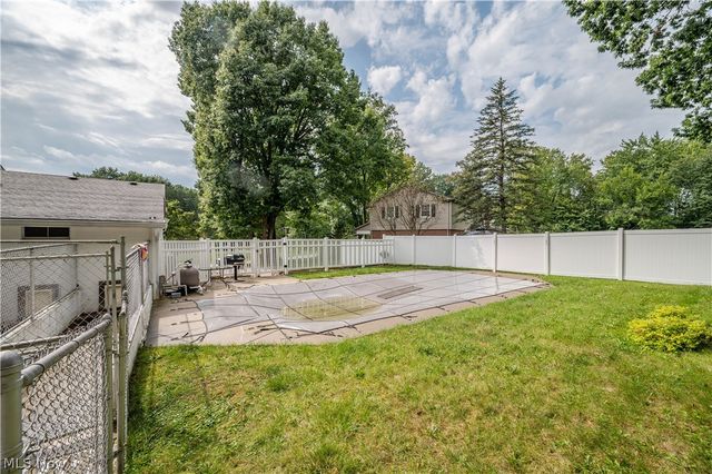 6793 Tanglewood Drive, Youngstown, OH 44512