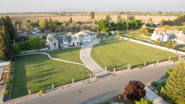 13496 El Nogal Avenue, Visalia, CA 93292