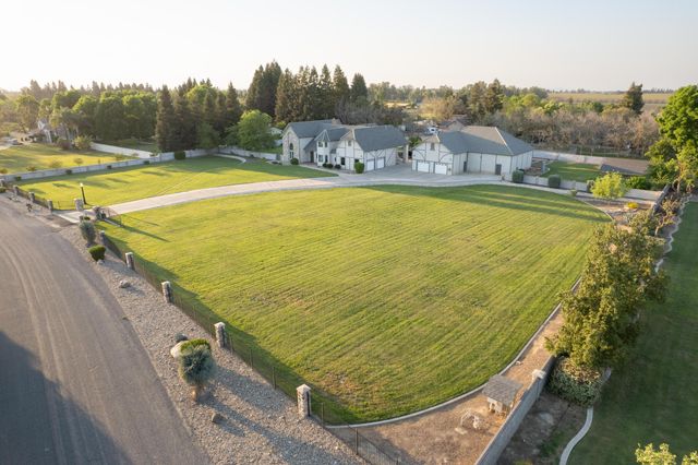 13496 El Nogal Avenue, Visalia, CA 93292