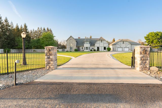 13496 El Nogal Avenue, Visalia, CA 93292