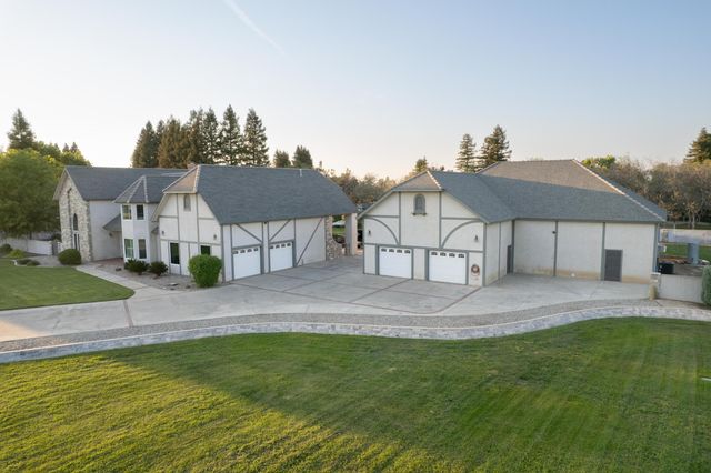 13496 El Nogal Avenue, Visalia, CA 93292