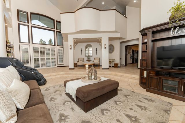 13496 El Nogal Avenue, Visalia, CA 93292