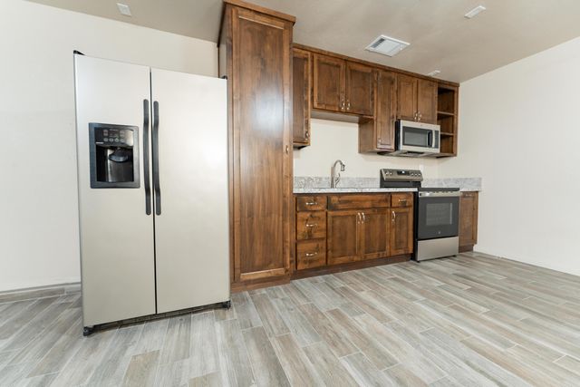 13496 El Nogal Avenue, Visalia, CA 93292