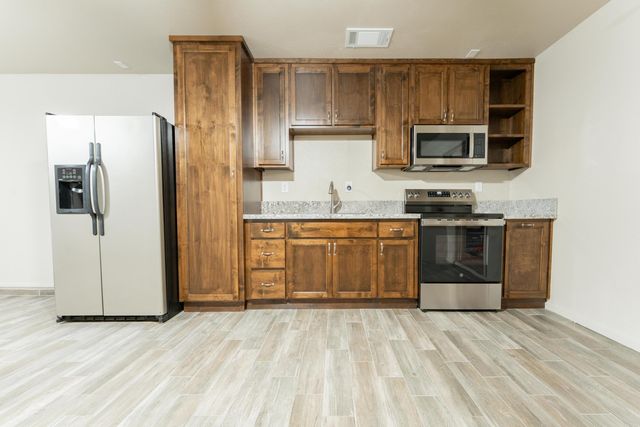 13496 El Nogal Avenue, Visalia, CA 93292