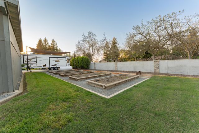 13496 El Nogal Avenue, Visalia, CA 93292