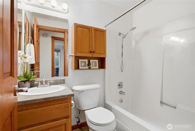 8713 NE 144th Street, Kirkland, WA 98034