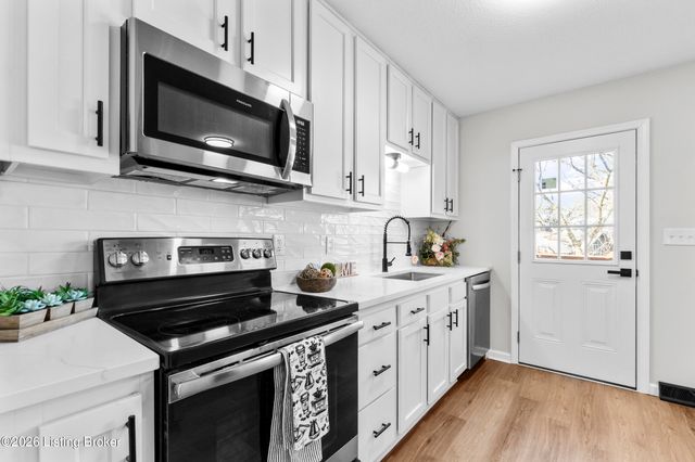 269 Senate Cir, Radcliff, KY 40160