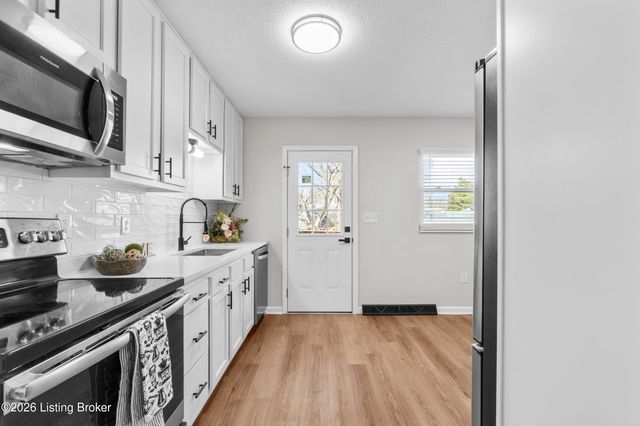 269 Senate Cir, Radcliff, KY 40160