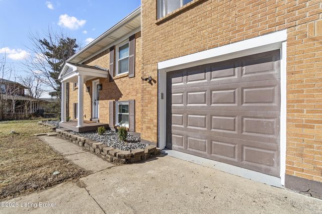 269 Senate Cir, Radcliff, KY 40160