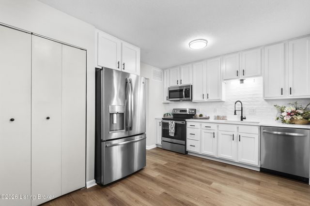 269 Senate Cir, Radcliff, KY 40160