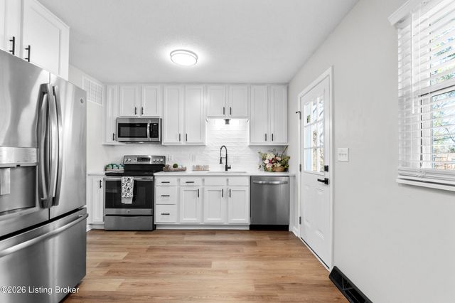 269 Senate Cir, Radcliff, KY 40160