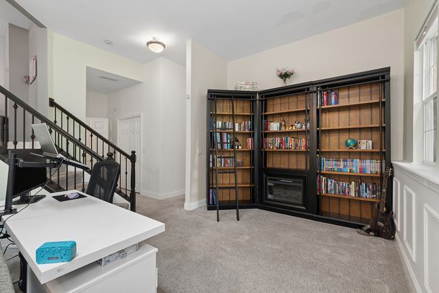 8204 W Rosebury Drive, Frankfort, IL 60423