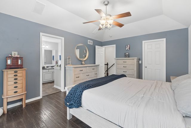 8204 W Rosebury Drive, Frankfort, IL 60423