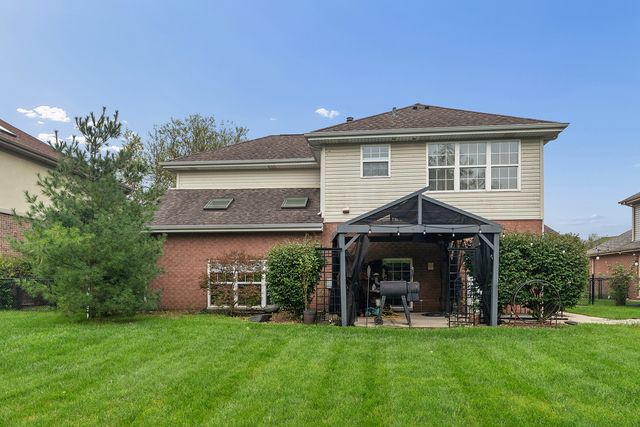 8204 W Rosebury Drive, Frankfort, IL 60423